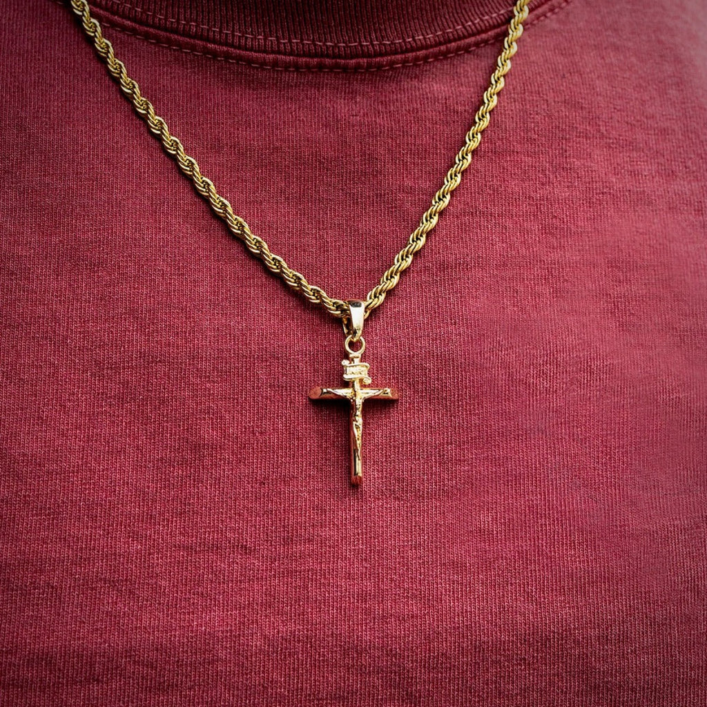 Crucifix Pendant in Yellow Gold
